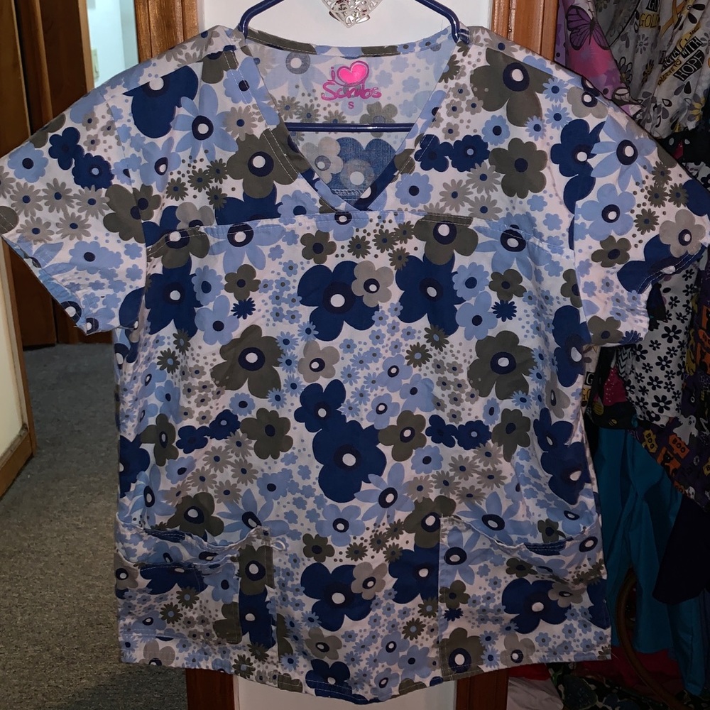 Scrub top
